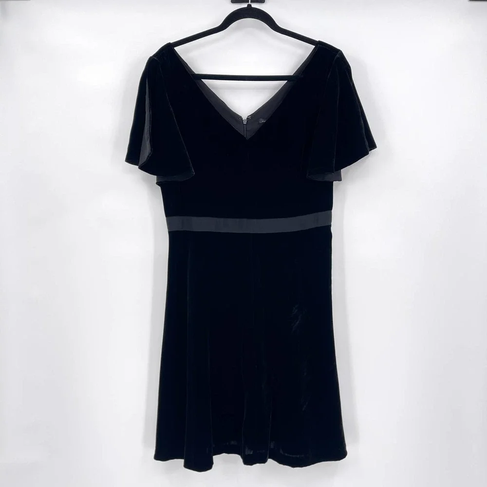 ANN TAYLOR Velvet Short Sleeve V-neck Dress Black 8 NWT - Picture 5 of 14